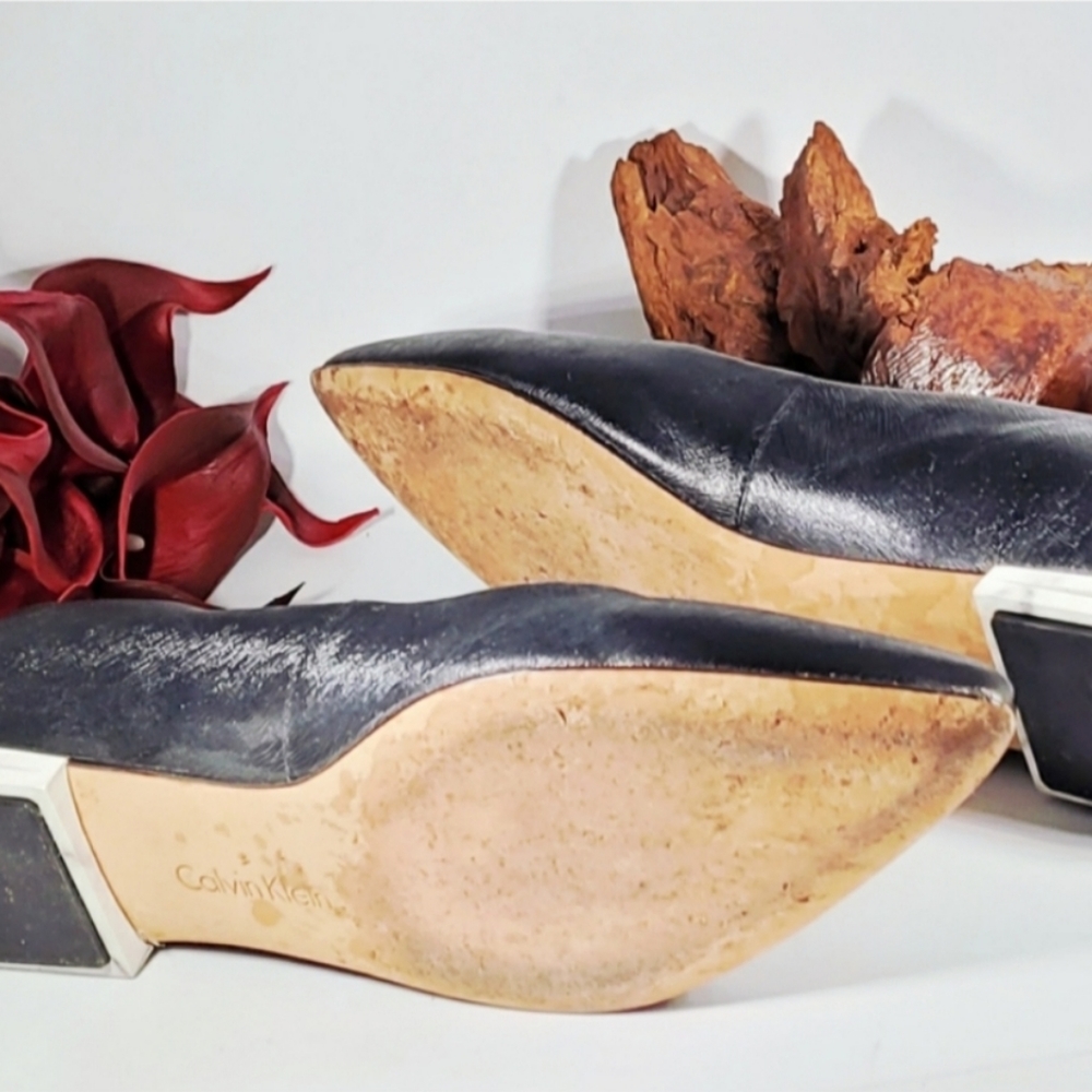 Calvin Klein "Bora" Saffiano Leather Flat - Picture 4 of 9